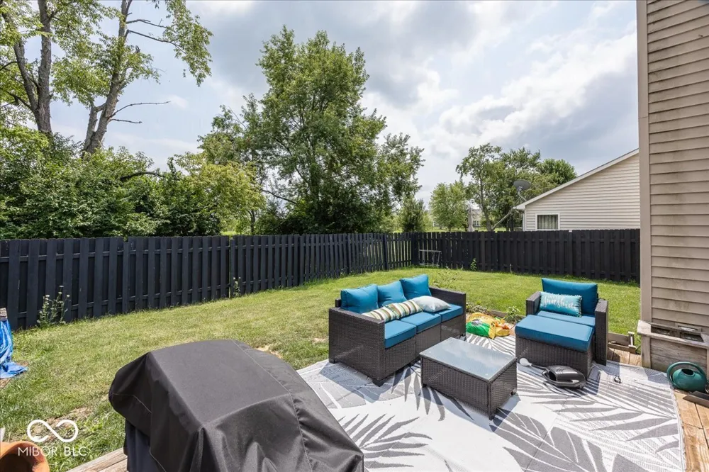 8867 White Tail Trail McCordsville, IN 46055
