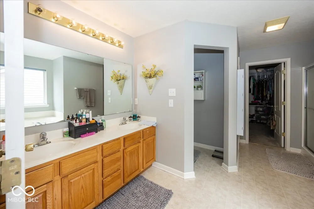 8867 White Tail Trail McCordsville, IN 46055