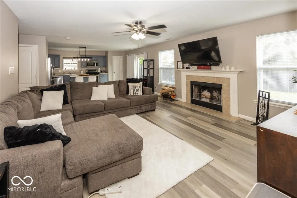8867 White Tail Trail McCordsville, IN 46055