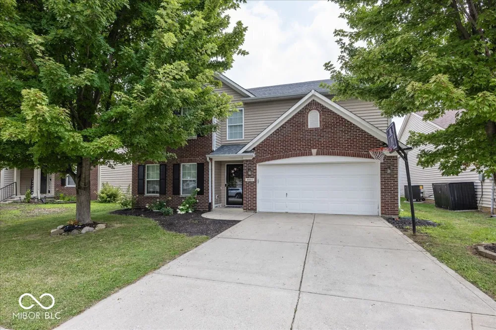 8867 White Tail Trail McCordsville, IN 46055