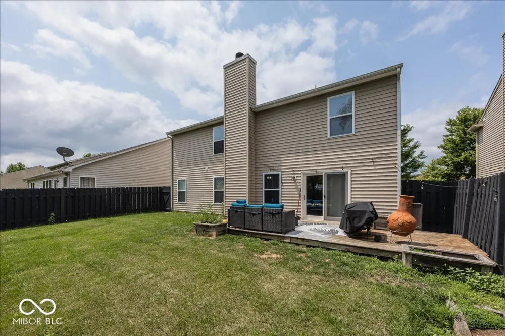 8867 White Tail Trail McCordsville, IN 46055