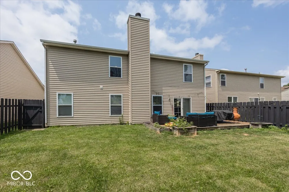 8867 White Tail Trail McCordsville, IN 46055