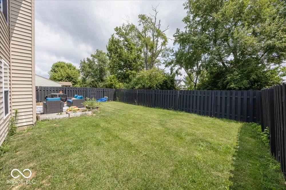 8867 White Tail Trail McCordsville, IN 46055