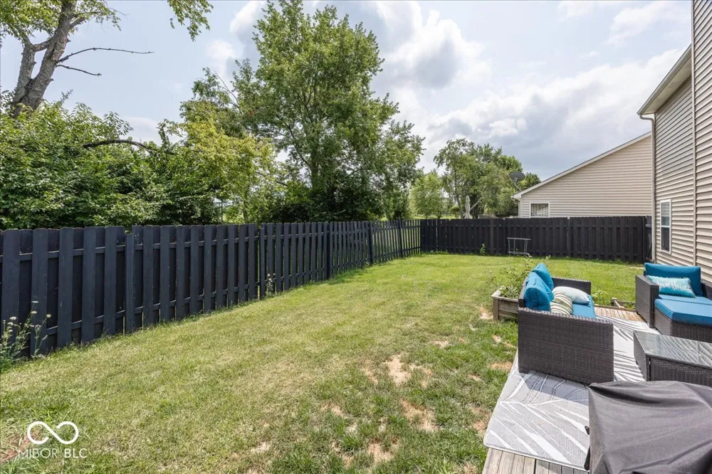8867 White Tail Trail McCordsville, IN 46055