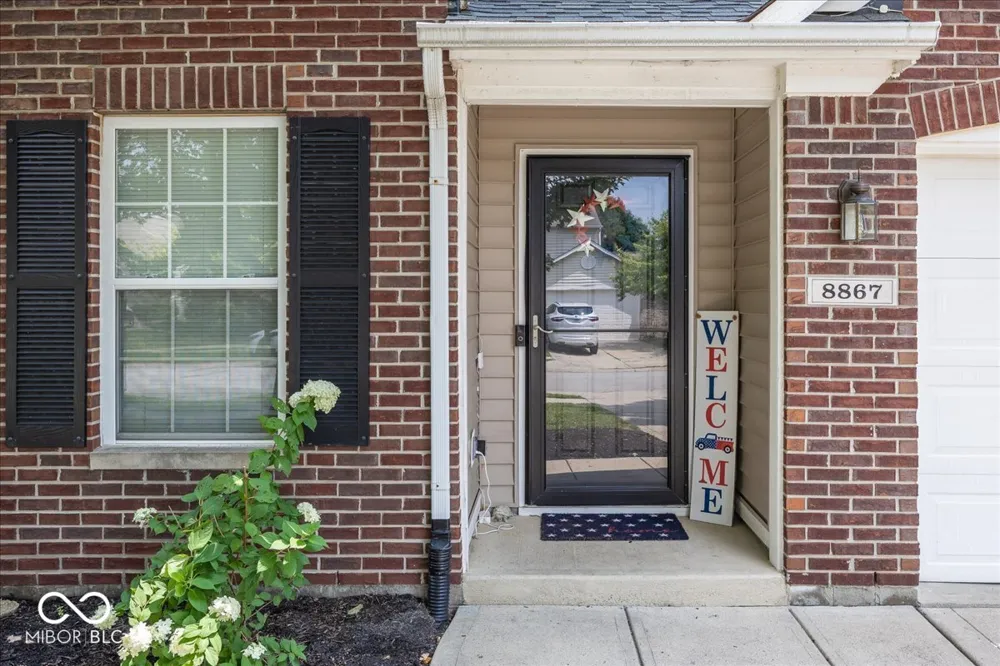 8867 White Tail Trail McCordsville, IN 46055