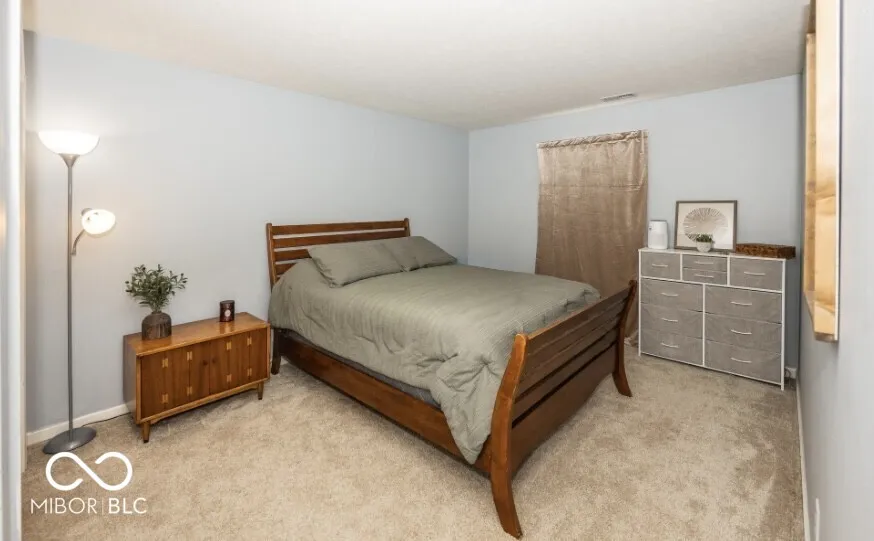 8867 White Tail Trail McCordsville, IN 46055