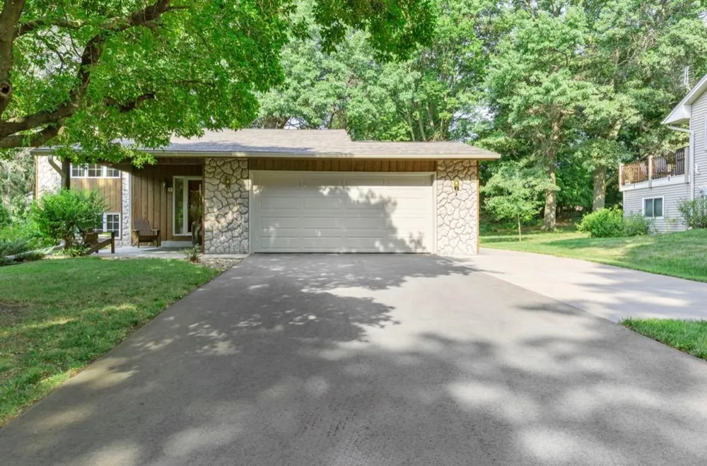 13 Woodcrest Drive Circle Pines, MN 55014