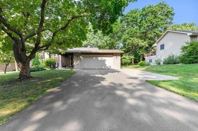 13 Woodcrest Drive Circle Pines, MN 55014