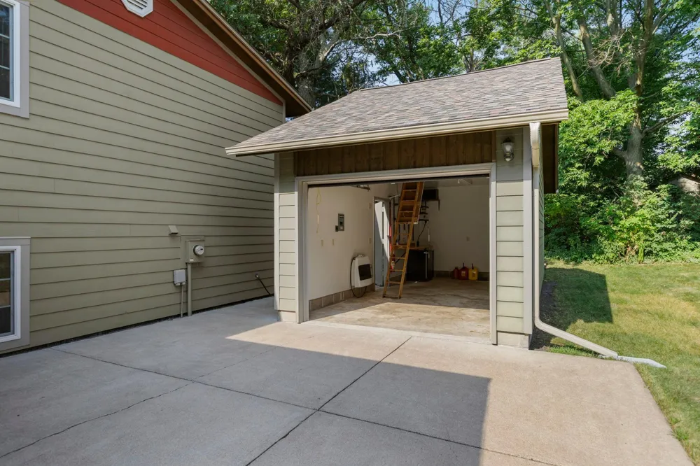 13 Woodcrest Drive Circle Pines, MN 55014