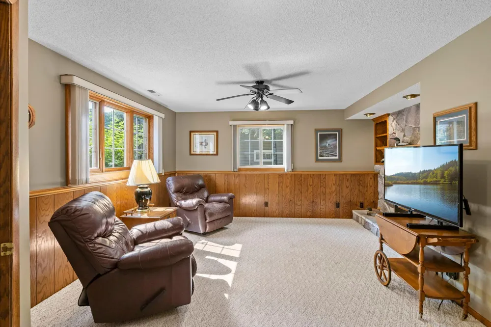 13 Woodcrest Drive Circle Pines, MN 55014