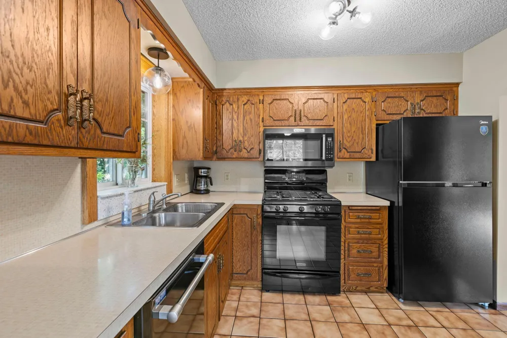 13 Woodcrest Drive Circle Pines, MN 55014