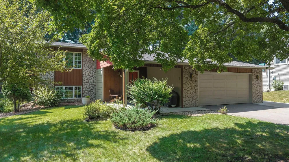 13 Woodcrest Drive Circle Pines, MN 55014