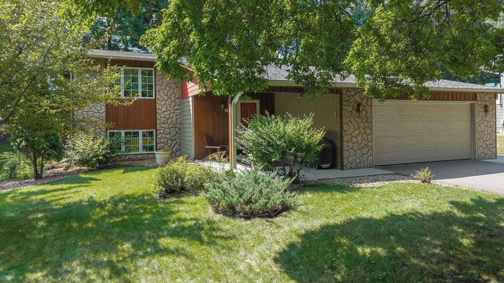 13 Woodcrest Drive Circle Pines, MN 55014