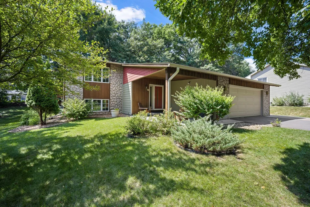 13 Woodcrest Drive Circle Pines, MN 55014