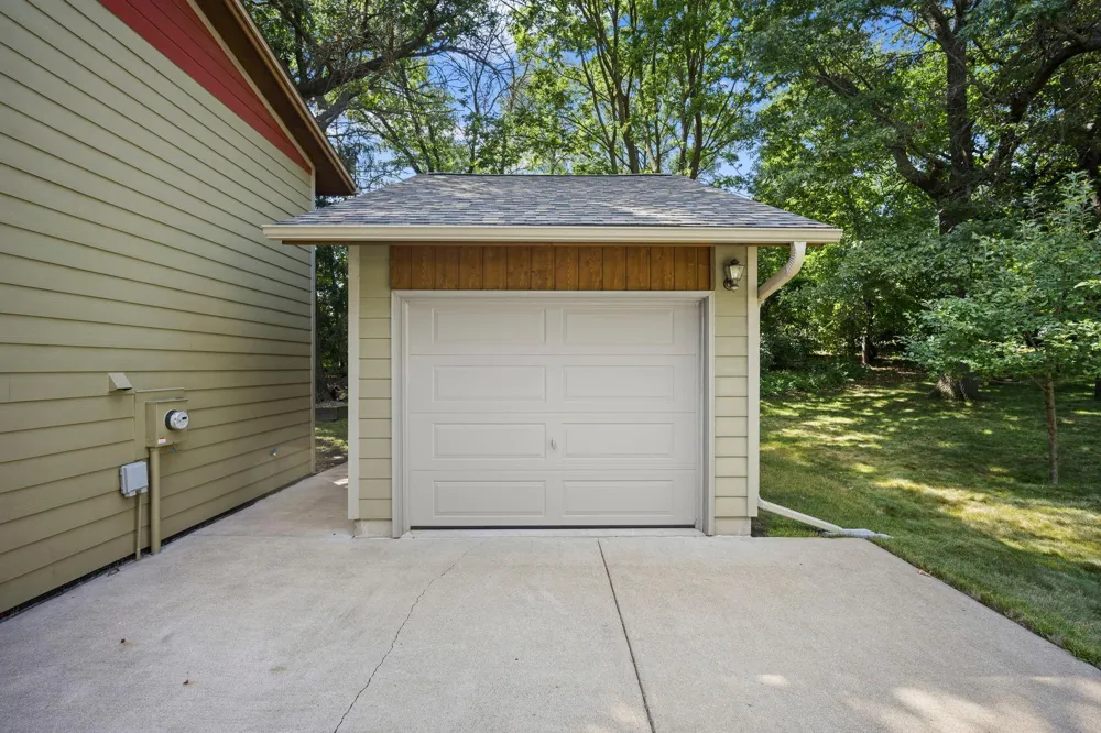 13 Woodcrest Drive Circle Pines, MN 55014