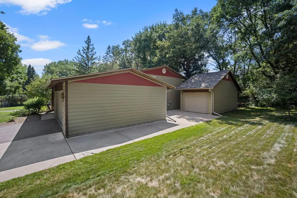 13 Woodcrest Drive Circle Pines, MN 55014