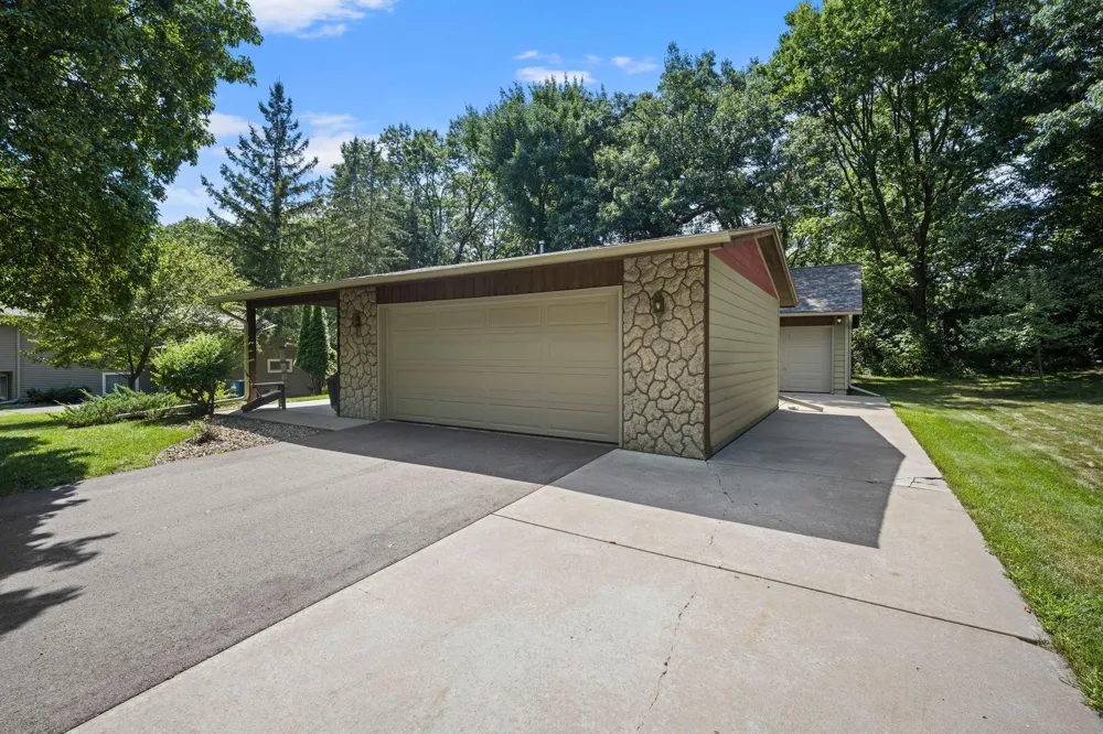 13 Woodcrest Drive Circle Pines, MN 55014