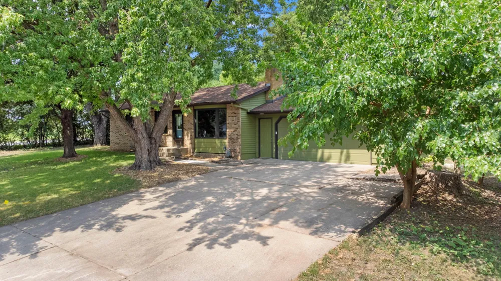 2865 Upper 79th Court E Inver Grove Heights, MN 55076