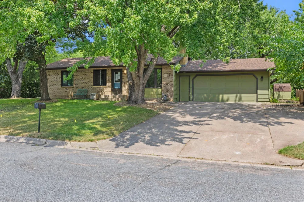 2865 Upper 79th Court E Inver Grove Heights, MN 55076