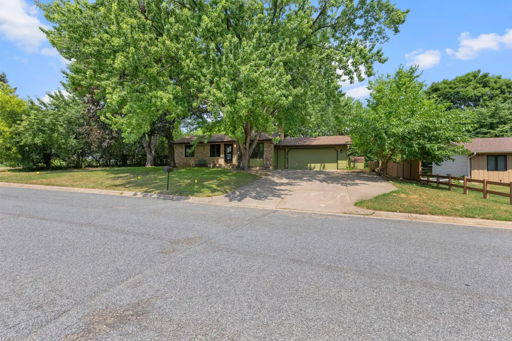 2865 Upper 79th Court E Inver Grove Heights, MN 55076