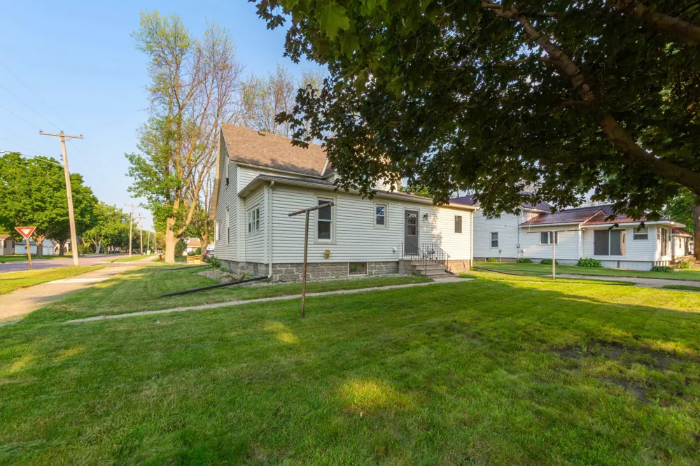 200 First Avenue SE Mapleton, MN 56065