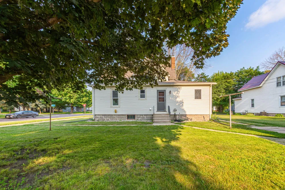 200 First Avenue SE Mapleton, MN 56065