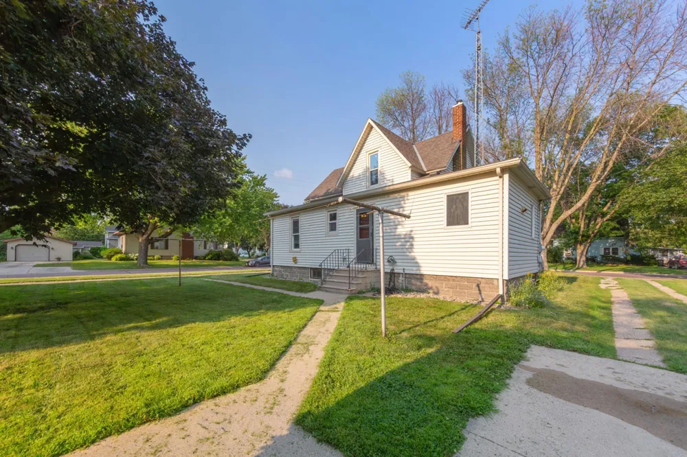 200 First Avenue SE Mapleton, MN 56065