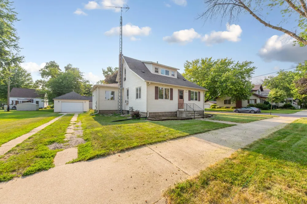 200 First Avenue SE Mapleton, MN 56065