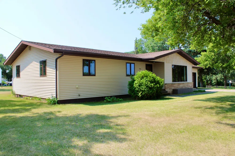 506 Lincoln Avenue W Karlstad, MN 56732