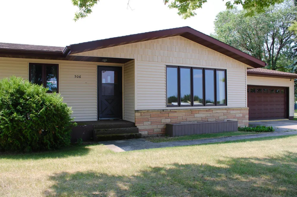 506 Lincoln Avenue W Karlstad, MN 56732