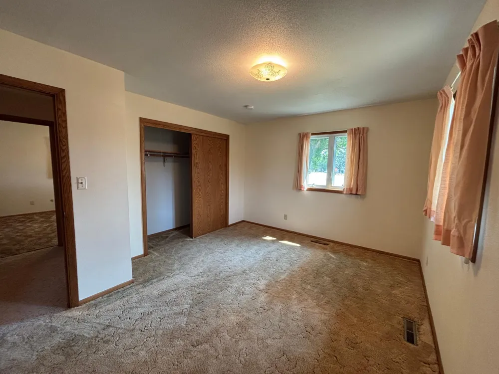 506 Lincoln Avenue W Karlstad, MN 56732