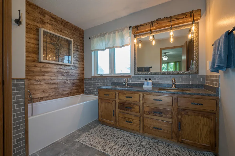 S373 Dammen Road Mondovi, WI 54755