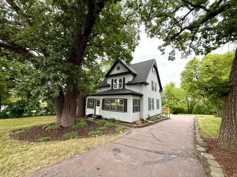 109 W Bridge Street