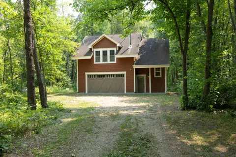 5020 Woodland Drive NW