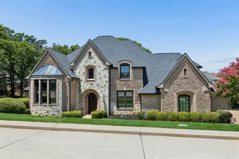 3075 Whispering Oaks Drive