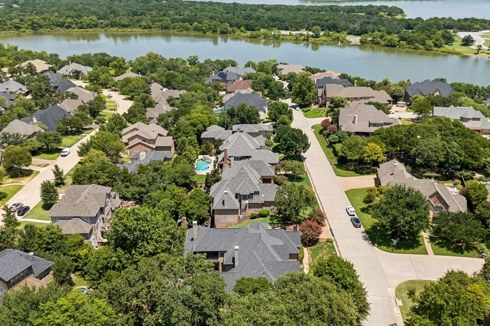 3075 Whispering Oaks Drive Highland Village, TX 75077