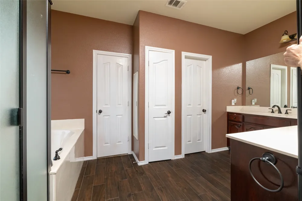 45 Beechcreek Drive Edgecliff Village, TX 76134