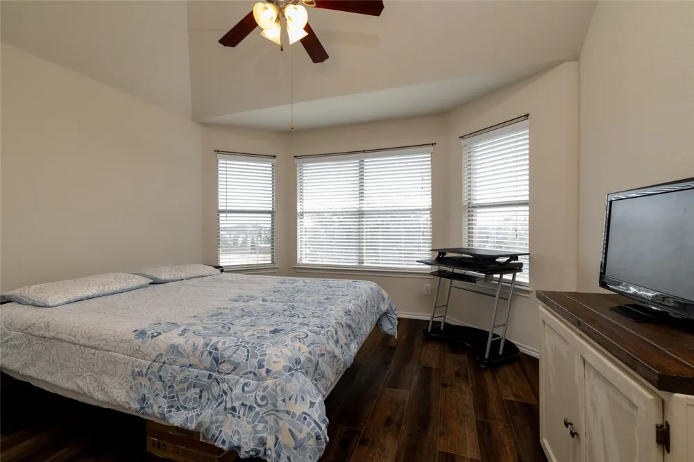 45 Beechcreek Drive Edgecliff Village, TX 76134