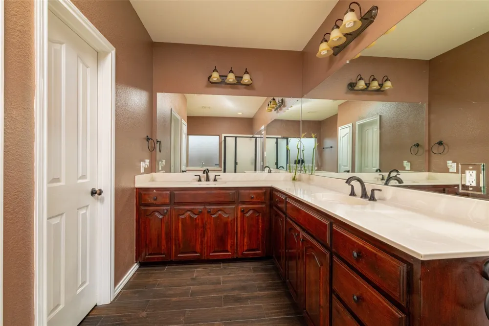 45 Beechcreek Drive Edgecliff Village, TX 76134