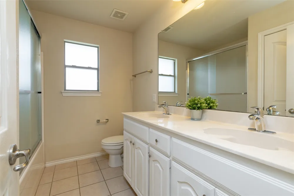 45 Beechcreek Drive Edgecliff Village, TX 76134