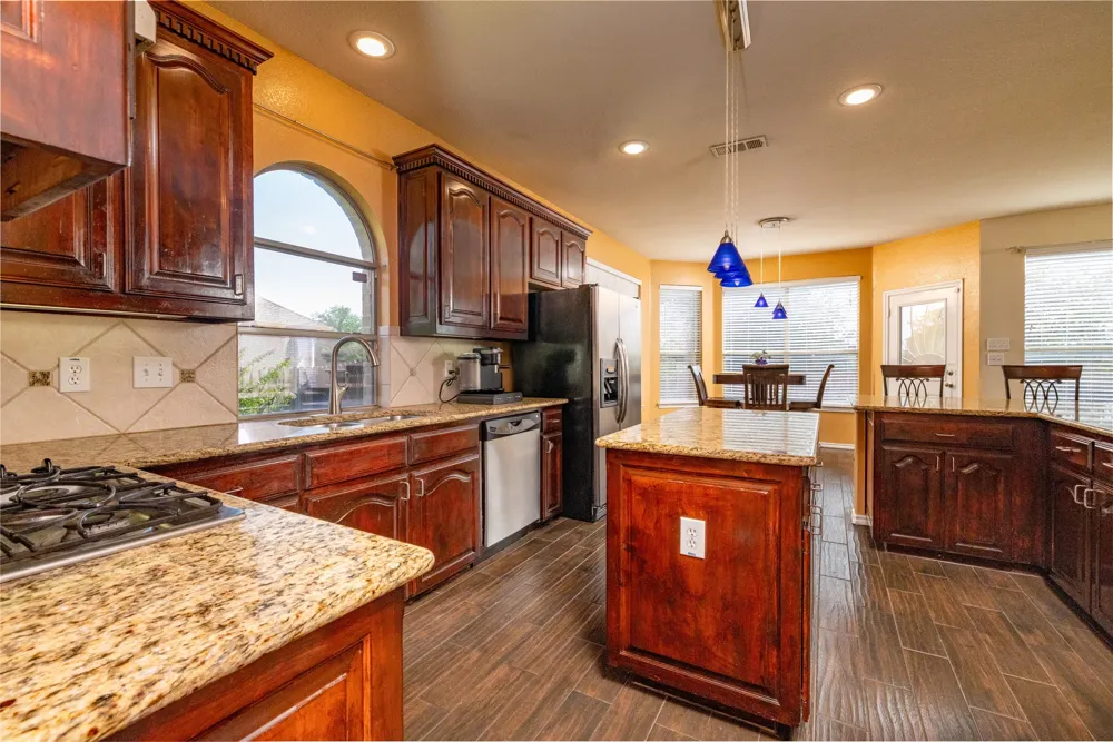 45 Beechcreek Drive Edgecliff Village, TX 76134