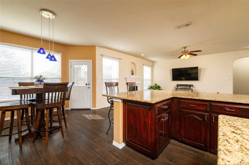 45 Beechcreek Drive Edgecliff Village, TX 76134