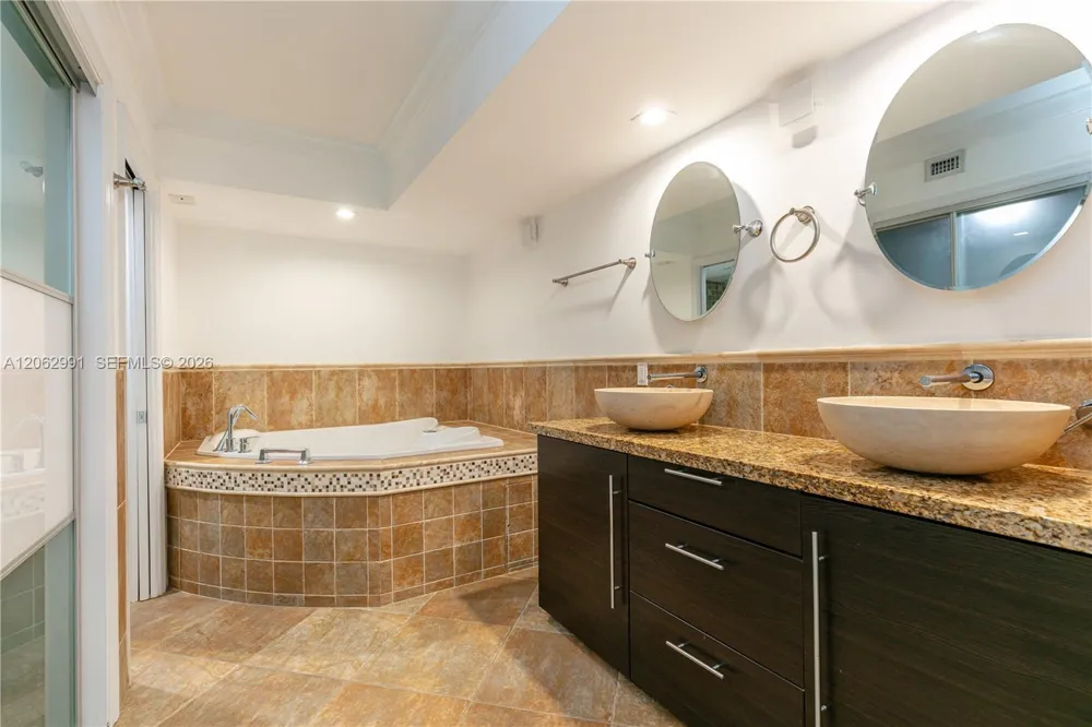3500 Mystic Pointe Dr #3702 Aventura, FL 33180