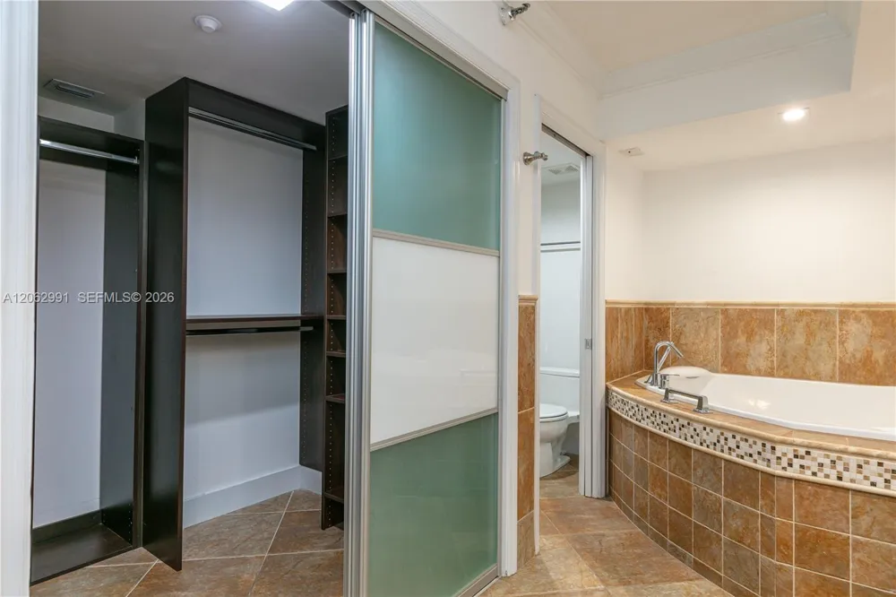 3500 Mystic Pointe Dr #3702 Aventura, FL 33180