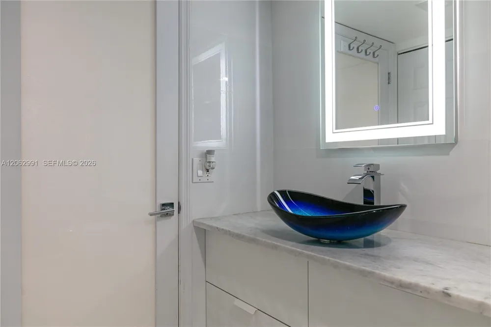 3500 Mystic Pointe Dr #3702 Aventura, FL 33180