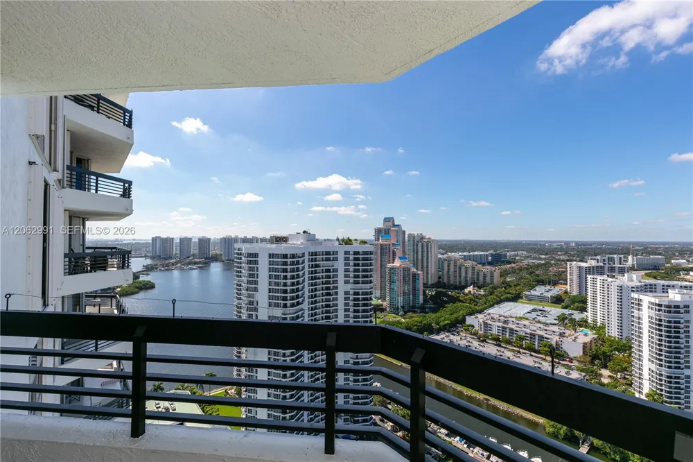 3500 Mystic Pointe Dr #3702 Aventura, FL 33180