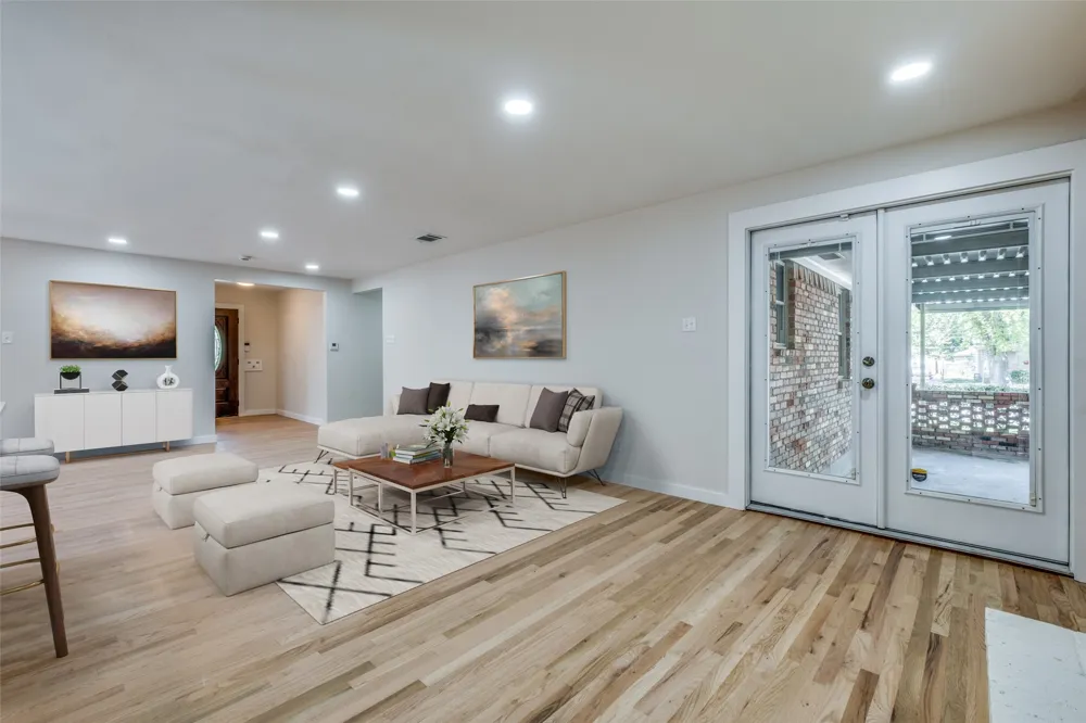 8494 Swift Avenue Dallas, TX 75228
