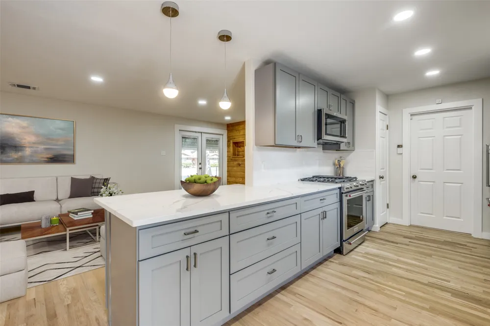 8494 Swift Avenue Dallas, TX 75228
