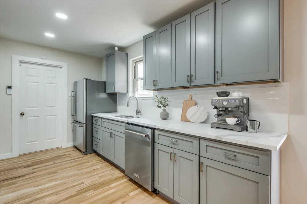 8494 Swift Avenue Dallas, TX 75228