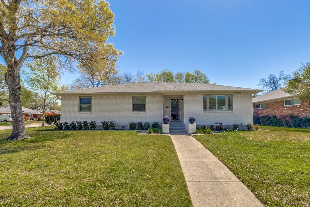 8494 Swift Avenue Dallas, TX 75228